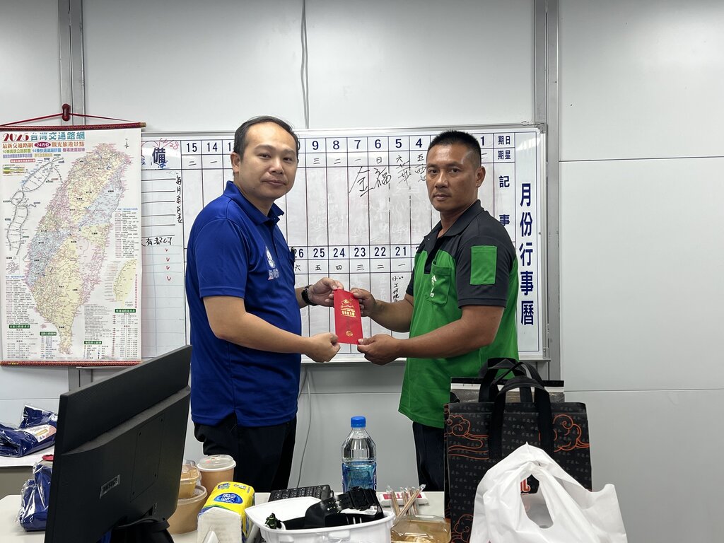 急時先儲運事業體 6 月份傑出司機表揚大會 總經理簡輔均親自頒獎肯定