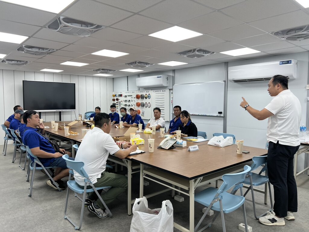 急時先儲運事業體營收創歷史新高 簡輔均總經理親臨8月份傑出司機表揚大會，感謝團隊貢獻